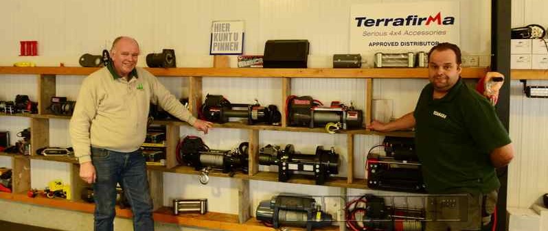 ROAN4x4 Verkoop landrover onderdelen en dealer 4SKY LIGHTS Roan4x4 is importeur Chamion generatoren en Warrior lieren