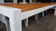 Sams professional Services uit Helmond maakte deze tafel op maat