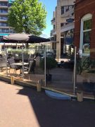 Sam's professional Services uit Helmond maakte deze glaswand
