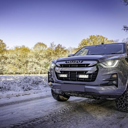 ISUZU D-MAX (2021-2022) GRILLE KIT INCLUSIEF 2x TRIPLE-R 750