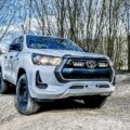 TOYOTA HILUX 2021+ GRILLE KIT INCLUSIEF 2x TRIPLE-R 750