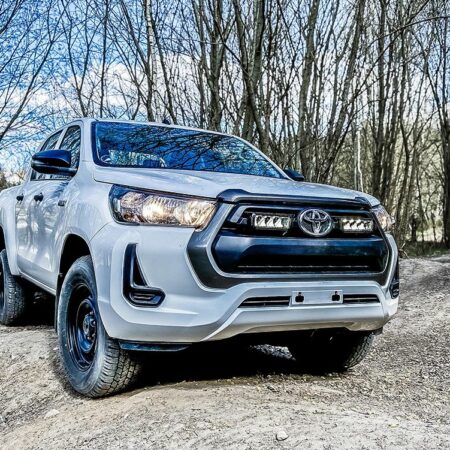 TOYOTA HILUX 2021+ GRILLE KIT INCLUSIEF 2x TRIPLE-R 750