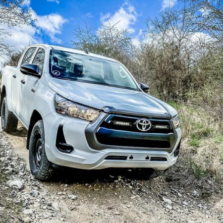 TOYOTA HILUX 2021+ GRILLE KIT Lazer Linear-6