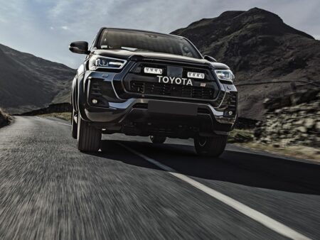 TOYOTA HILUX GR SPORT 2023+ GRILLE KIT - Lazer LED Triple-R 750
