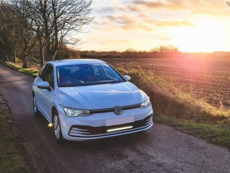 VW GOLF MK8 (2020+) GRILLE KITT INCLUSIEF LINEAR-18 LED LIGHTBAR