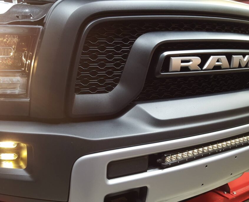Led Light Bar op Dodge Ram Led Light bar gemonteerd bij Dodge ram