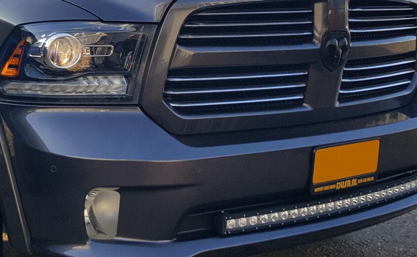 Led Light bar Dodge Ram Led Light bar gemonteerd in bumper Dodge