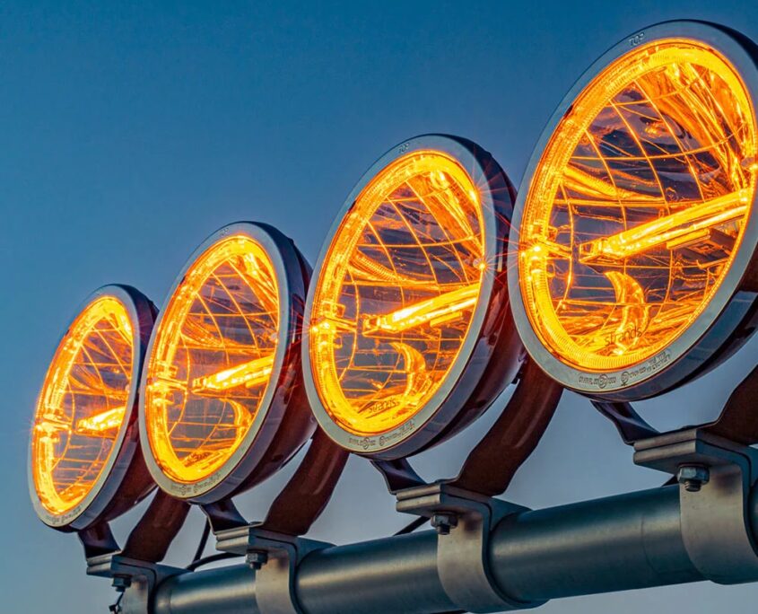 Strands 9 inch Ambassador Led verstraler met positielicht in wit en oranje