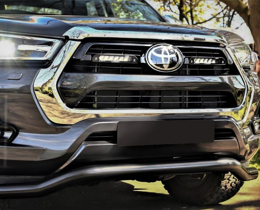 TOYOTA HILUX 2021+ GRILLE KIT Lazer Linear-6 (3)